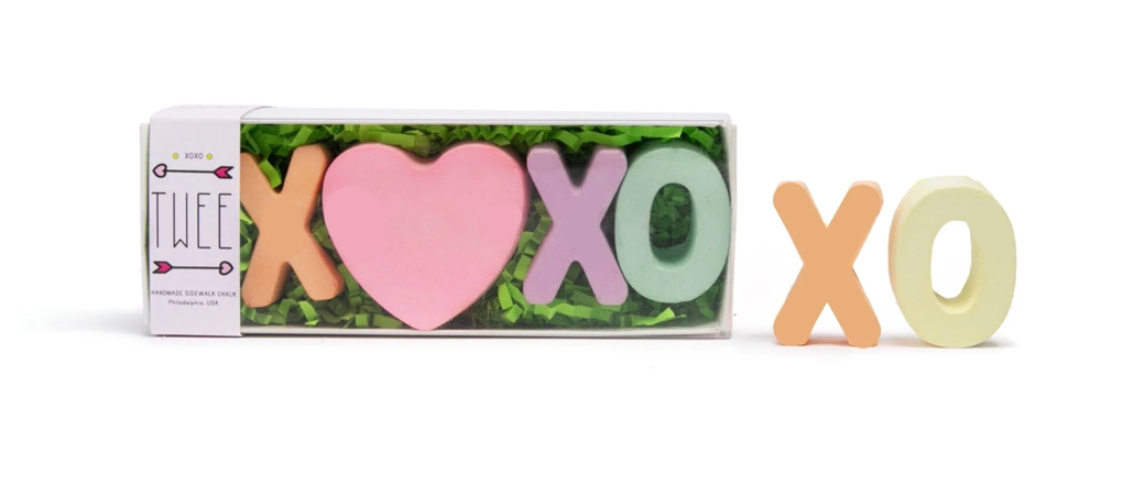 Twee XOXO Sidewalk Chalk