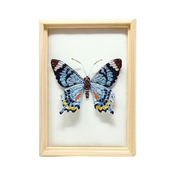 FLUTED SWALLOWTAIL BEADED ART
