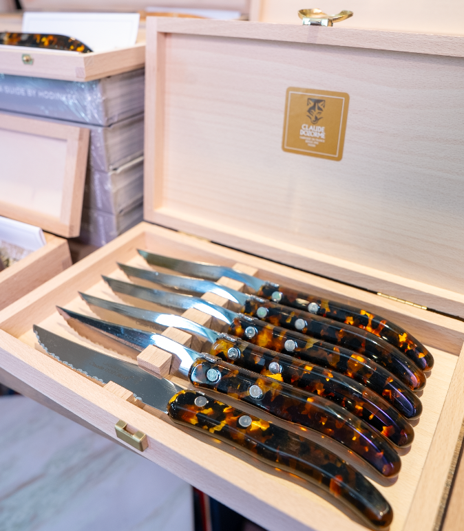 Box of 6 Berlingot Steak Knives - Flake Handles