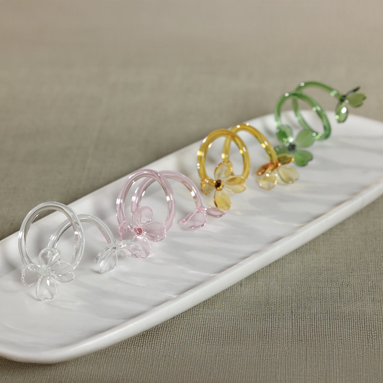 AMBER BOTANICA GLASS NAPKIN RINGS