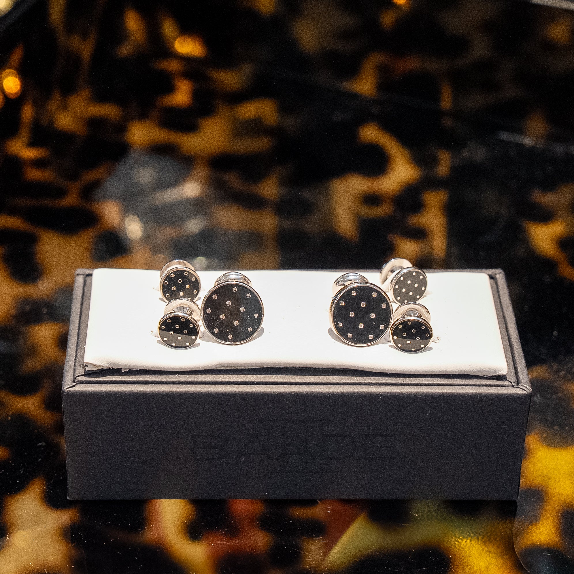Round. Pin Dot. Black. Stud Set