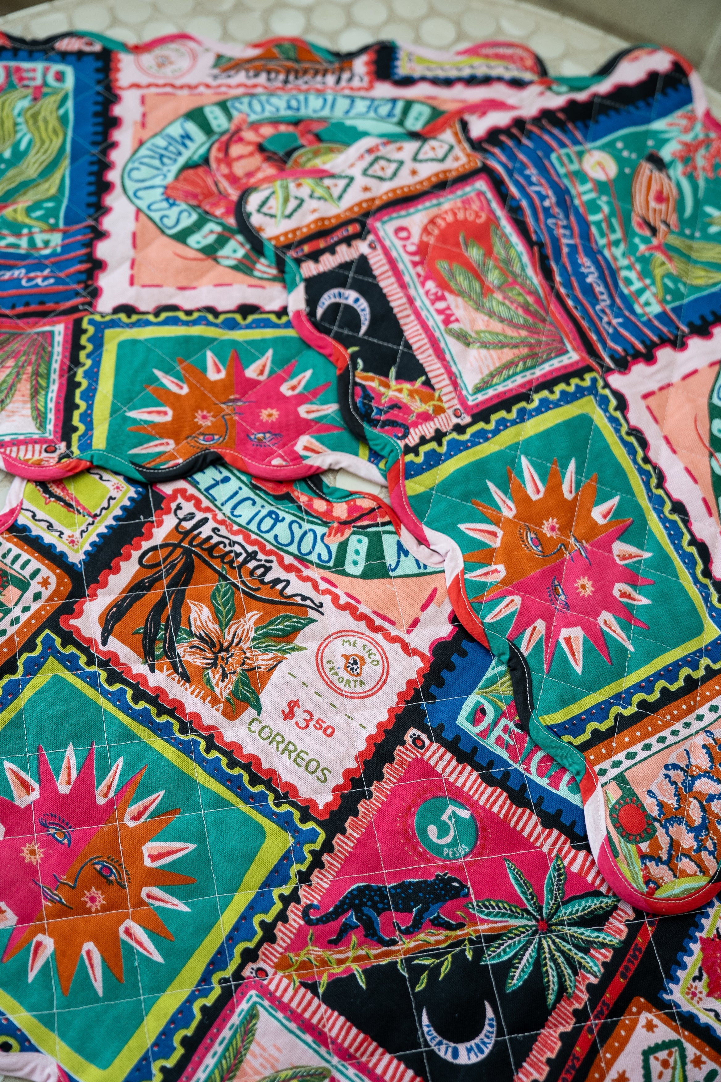 Colorful Coast, Vibrant Ink Quilted Scalloped Placemat