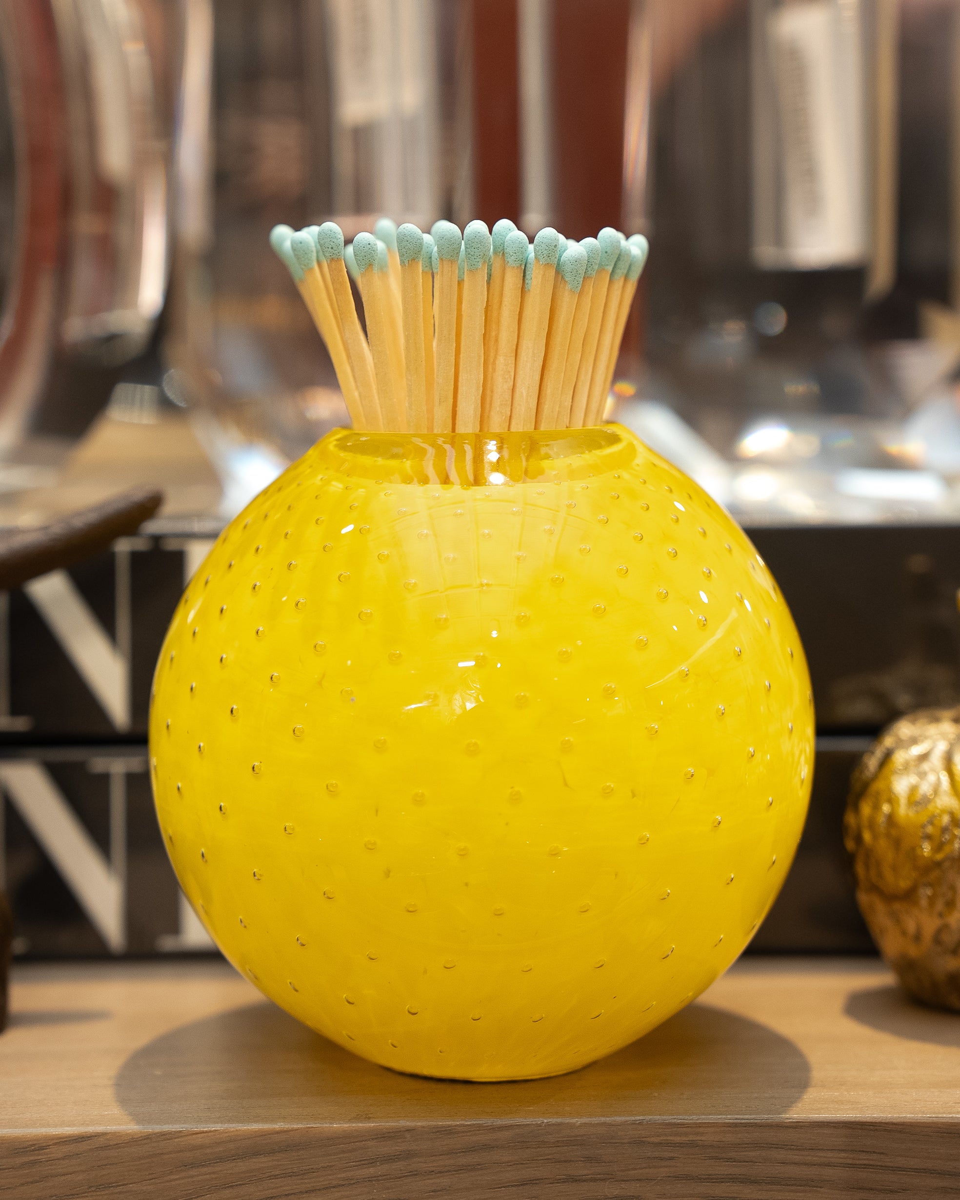 LEMON MATCH STRIKER WITH MATCHES