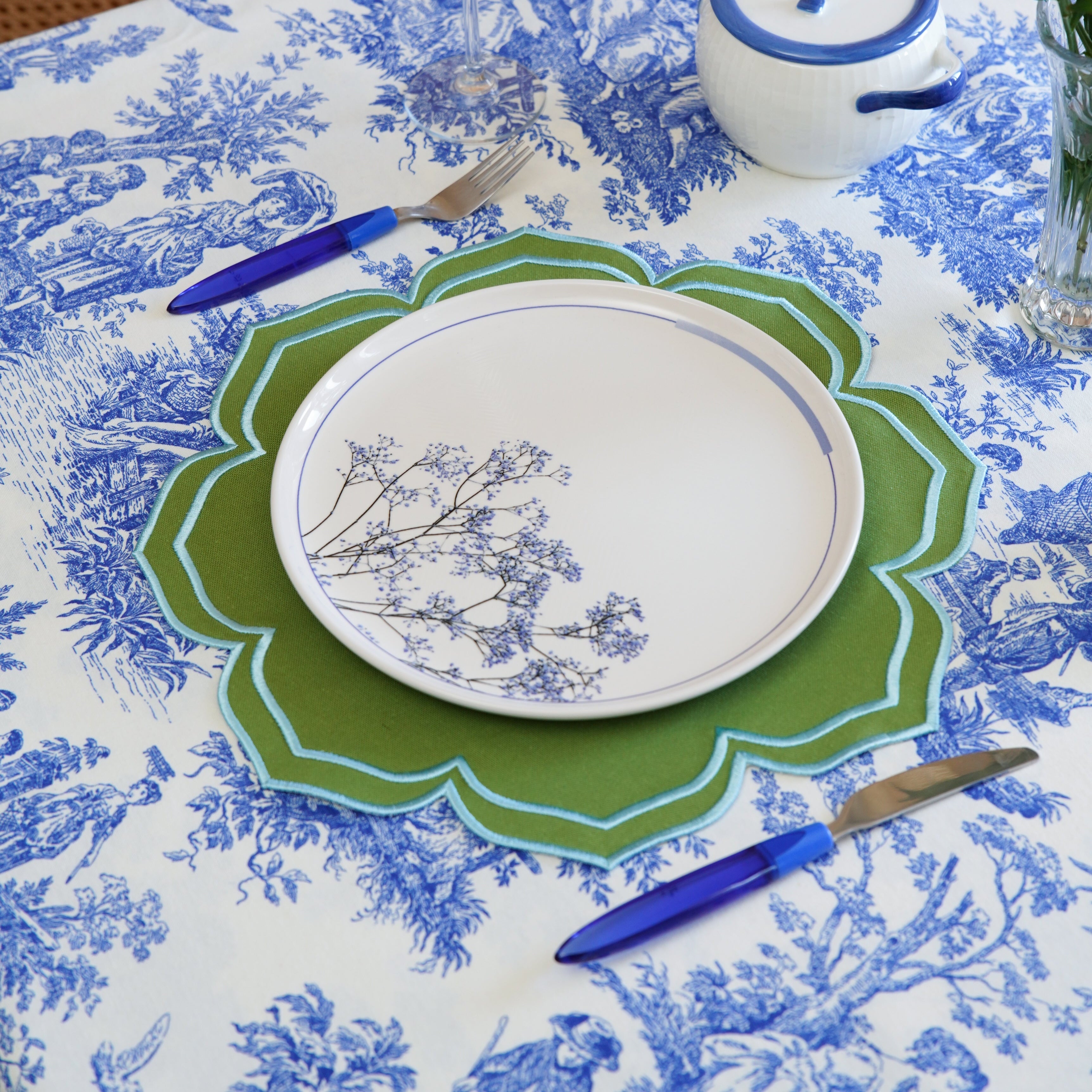 Lumera Green Round Fabric Placemat