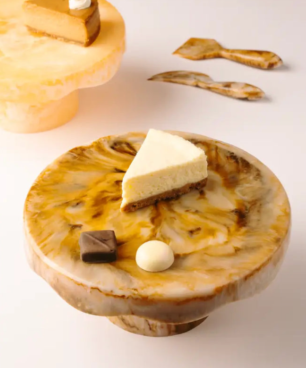 Scallop Resin Cake Stand Brown