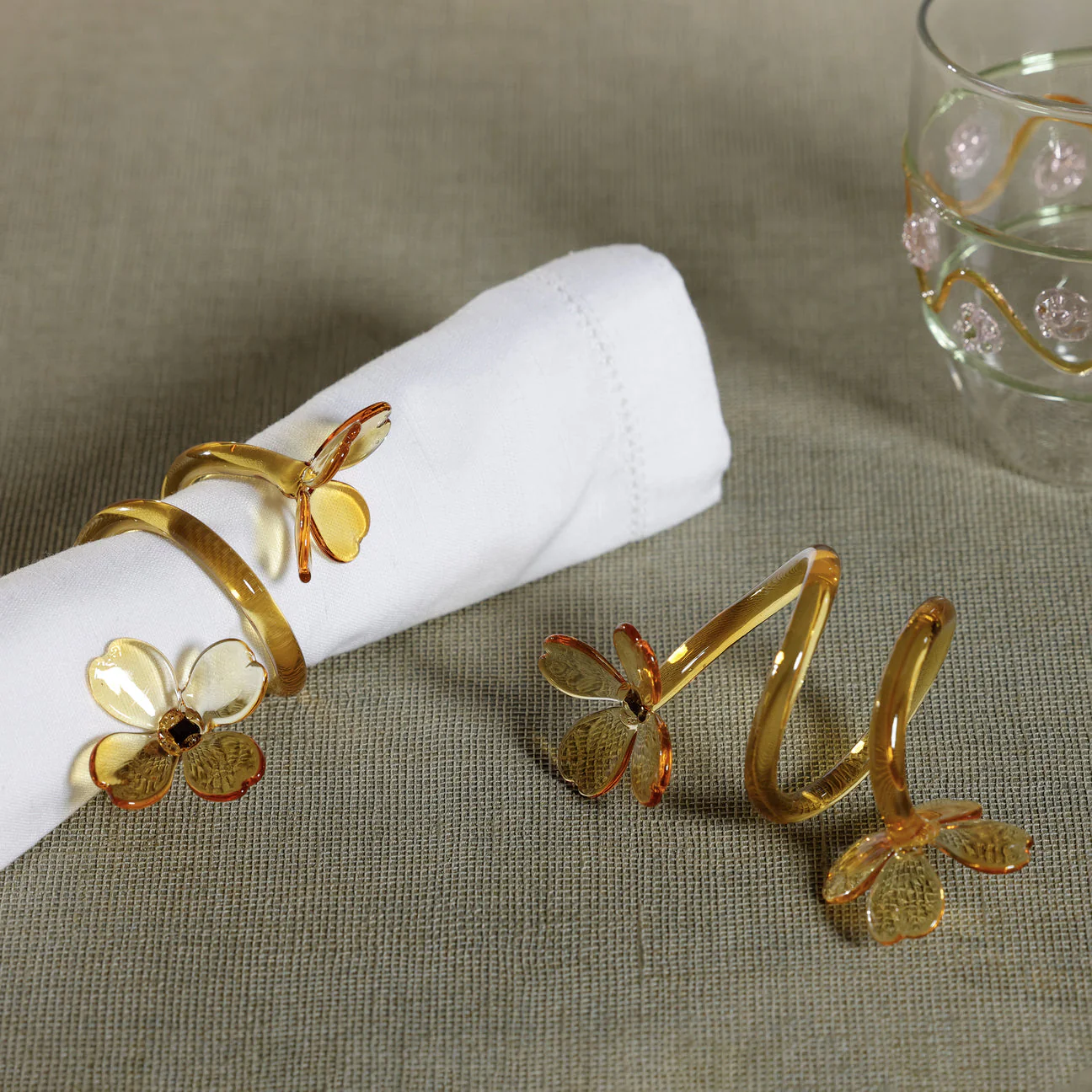AMBER BOTANICA GLASS NAPKIN RINGS