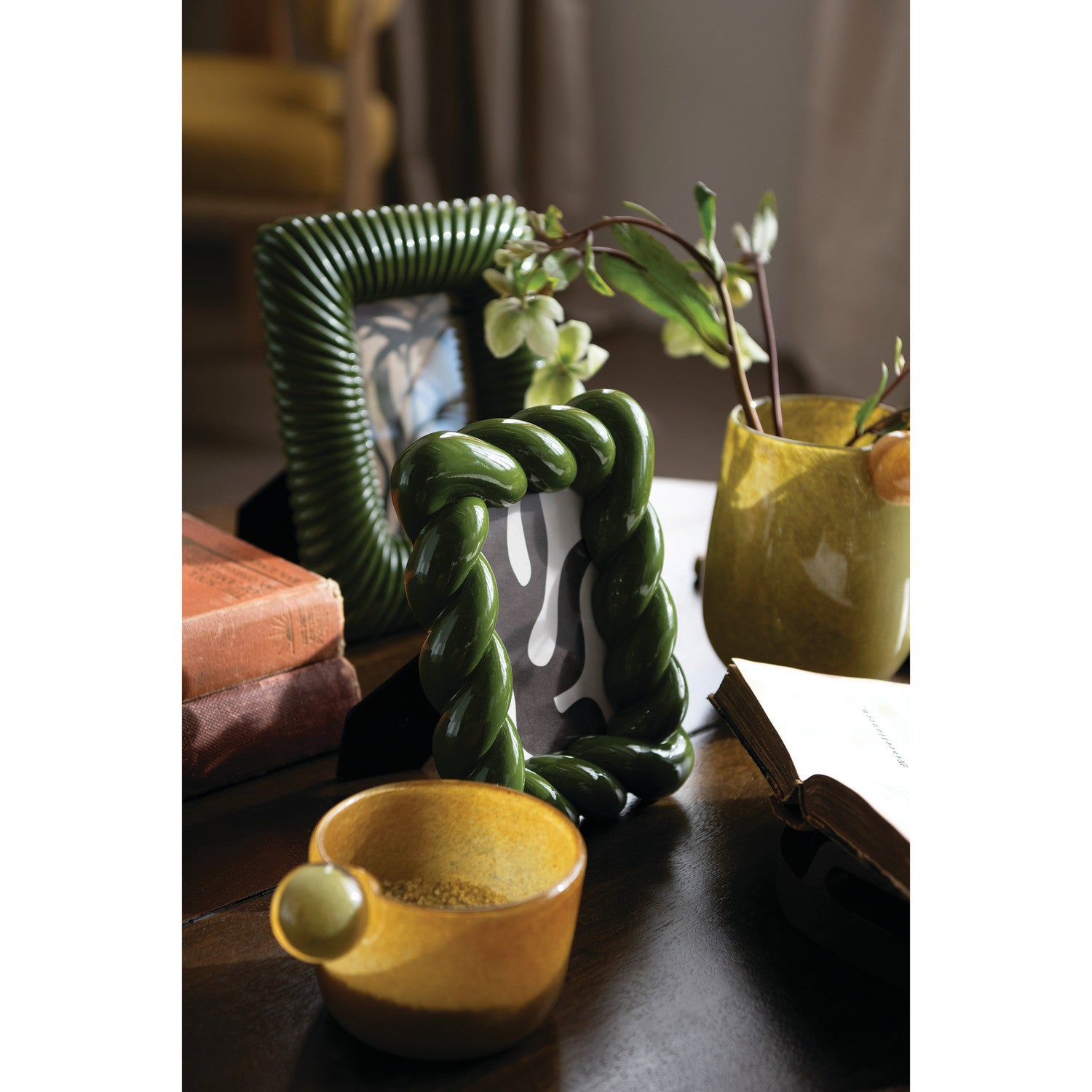 Resin Ribbed Photo Frame (Holds 4" x 6" Photo) (Hangs or Sits)