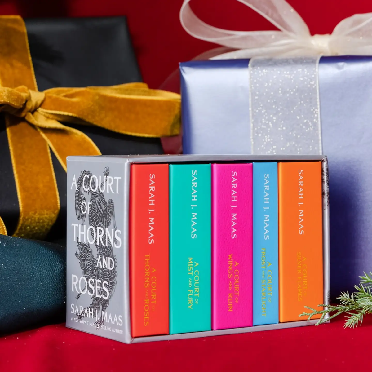 A Court of Thorns and Roses Ornament Set