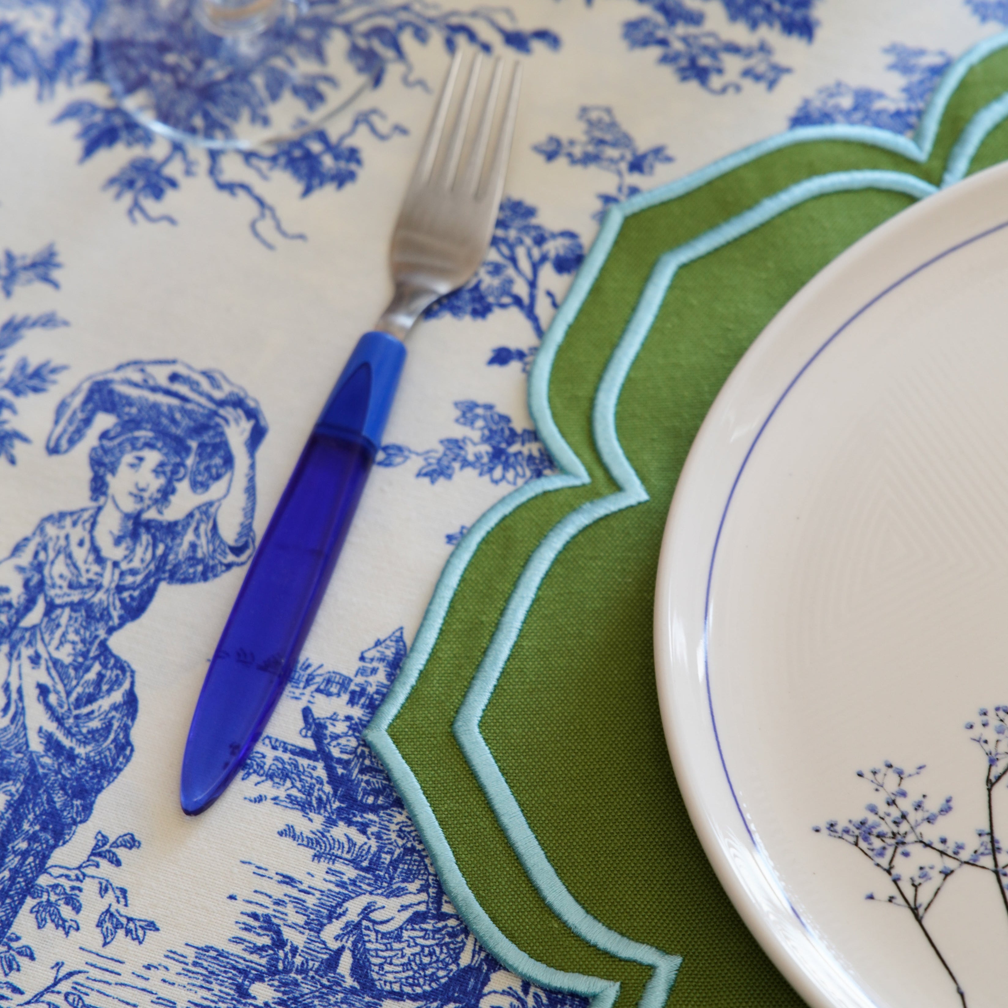 Lumera Green Round Fabric Placemat