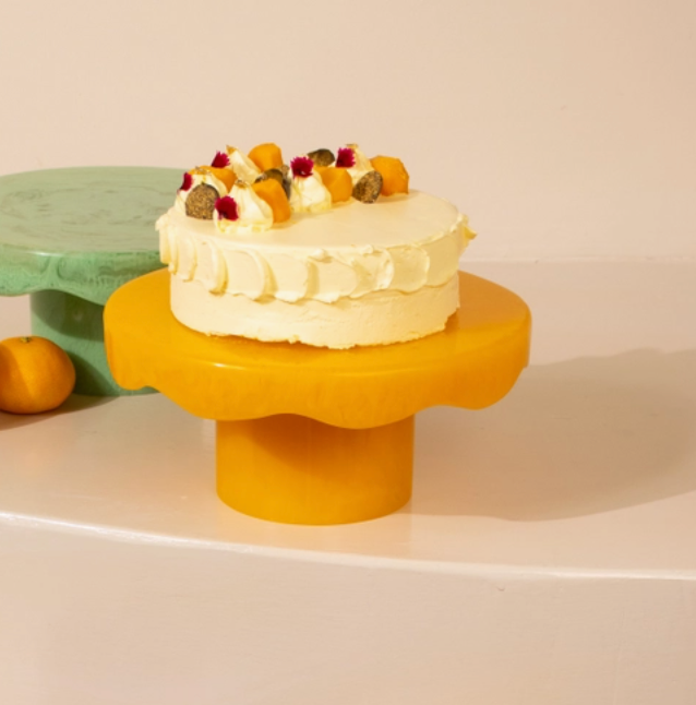 Scallop Resin Cake Stand