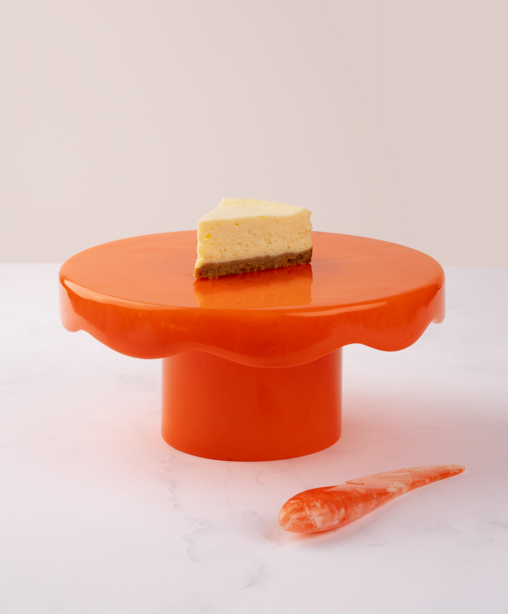 Scallop Resin Cake Stand