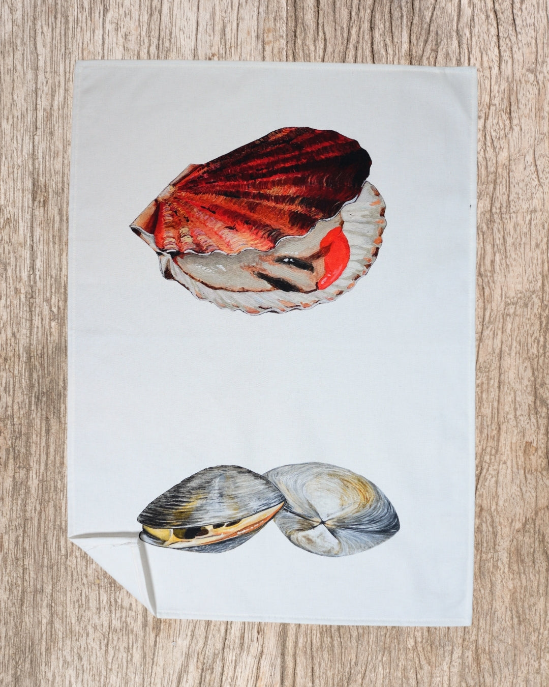 La Coquille Saint Jacque & La Palourde (Scallop & Clam) Tea Towel
