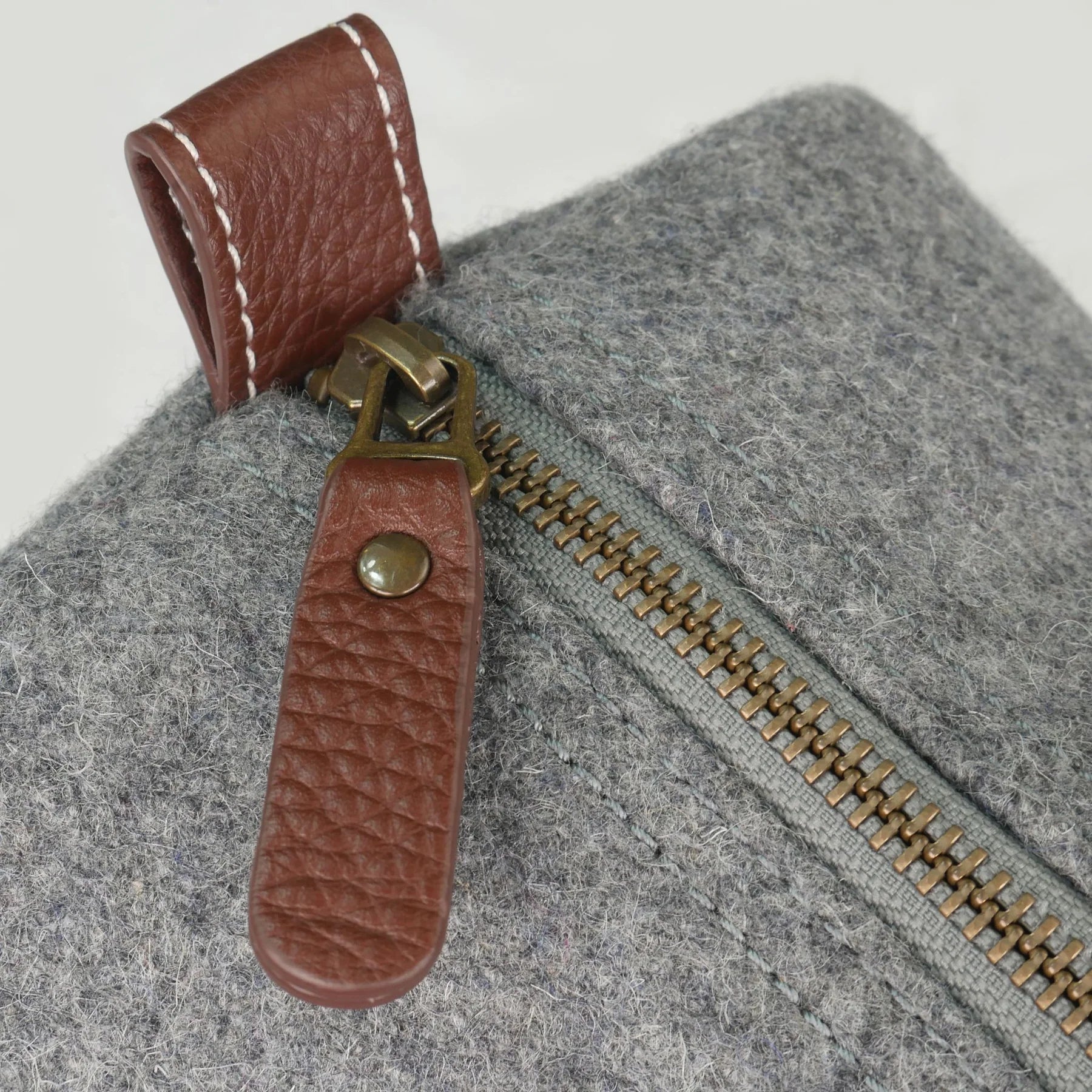 Alabama Crimson Tide Woolen Dopp Kit Grey