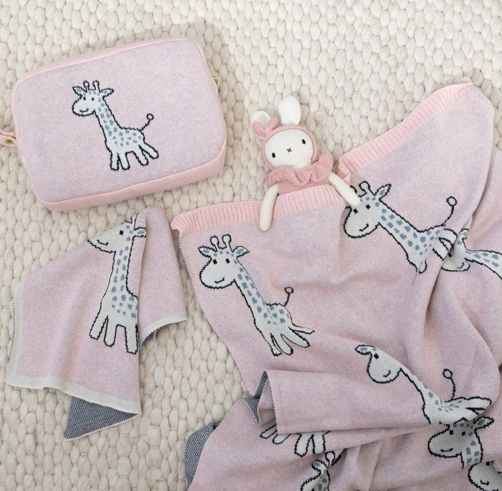 Petite Giraffe Pink Blanket Set
