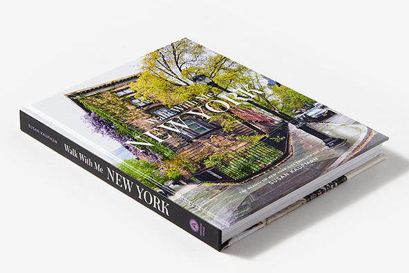 Book titled 'New York' with a scenic cover on a white background