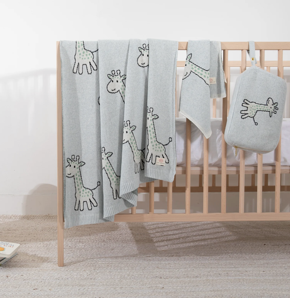 Petite Giraffe Sky Blue Blanket Set