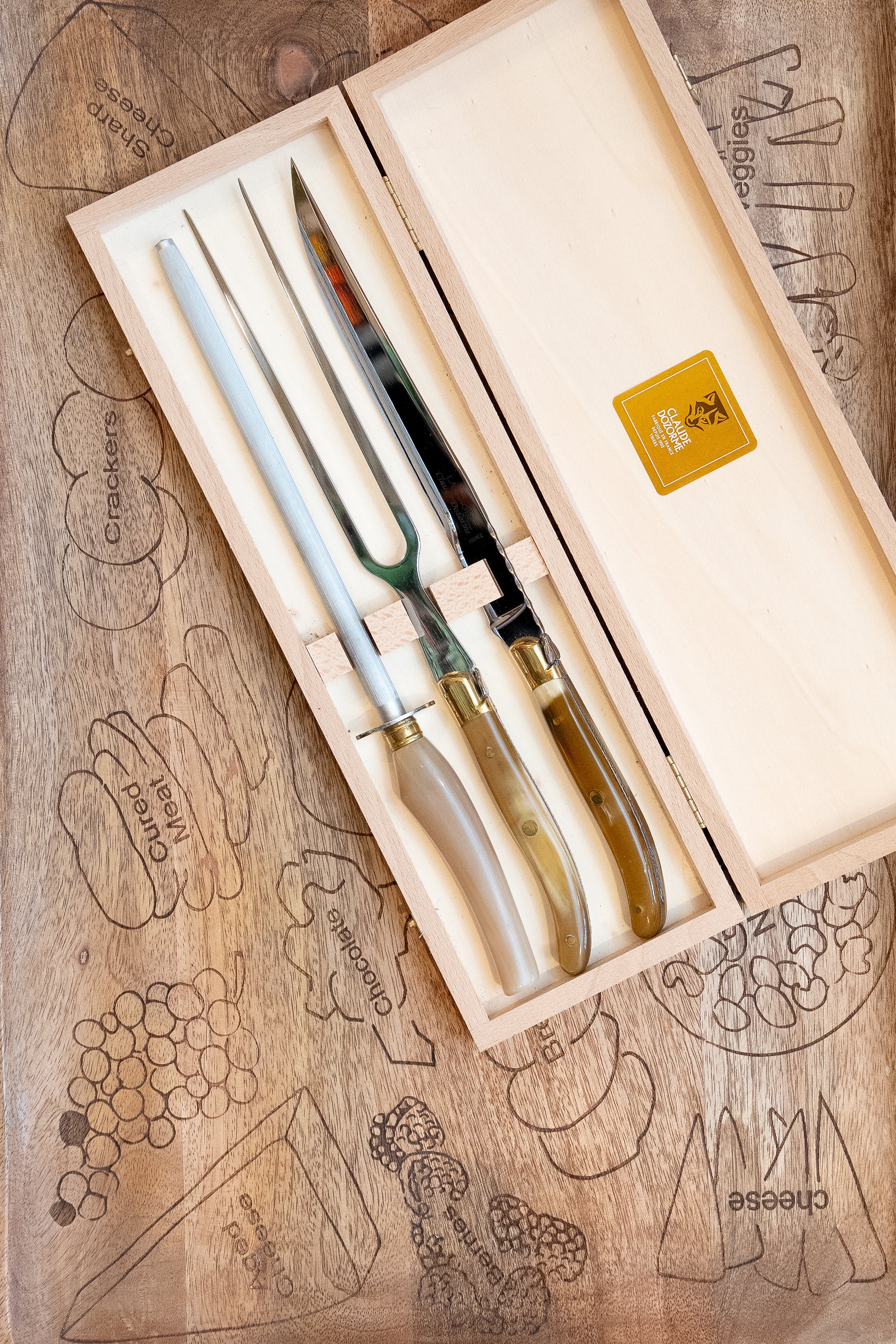 Laguiole Carving Set with Bee Hell Horn Handle