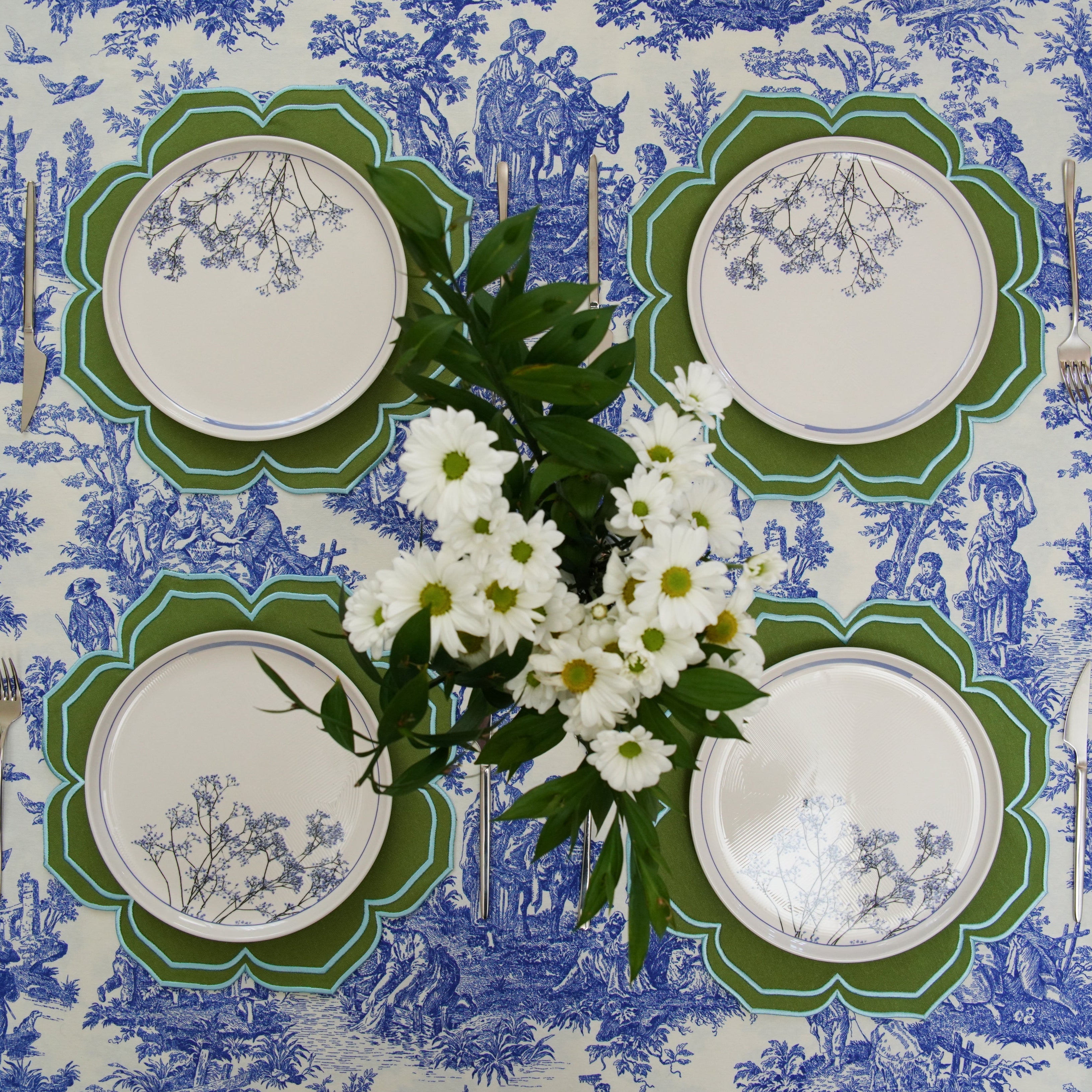 Lumera Green Round Fabric Placemat