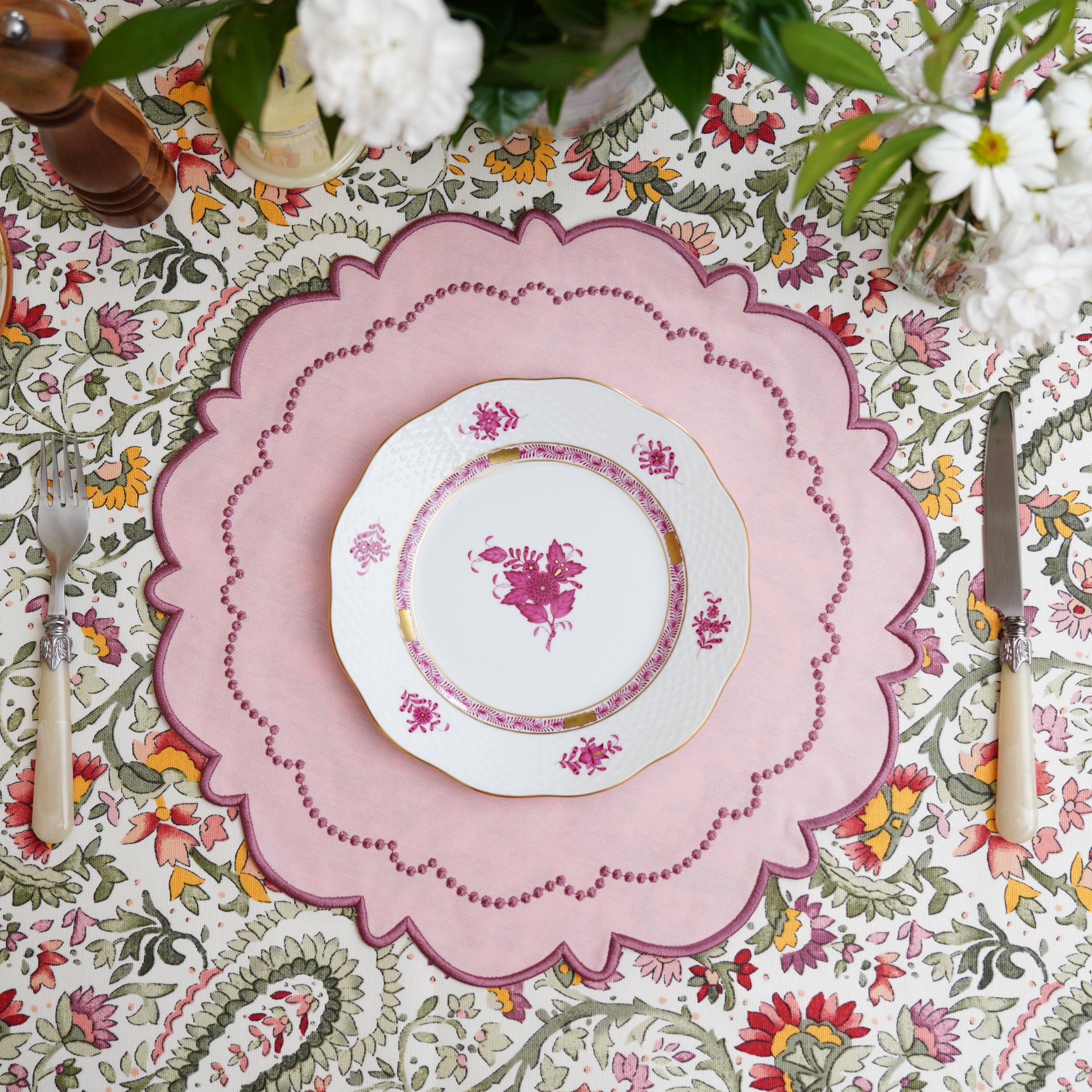 Harmony Light Pink Round Fabric Placemat