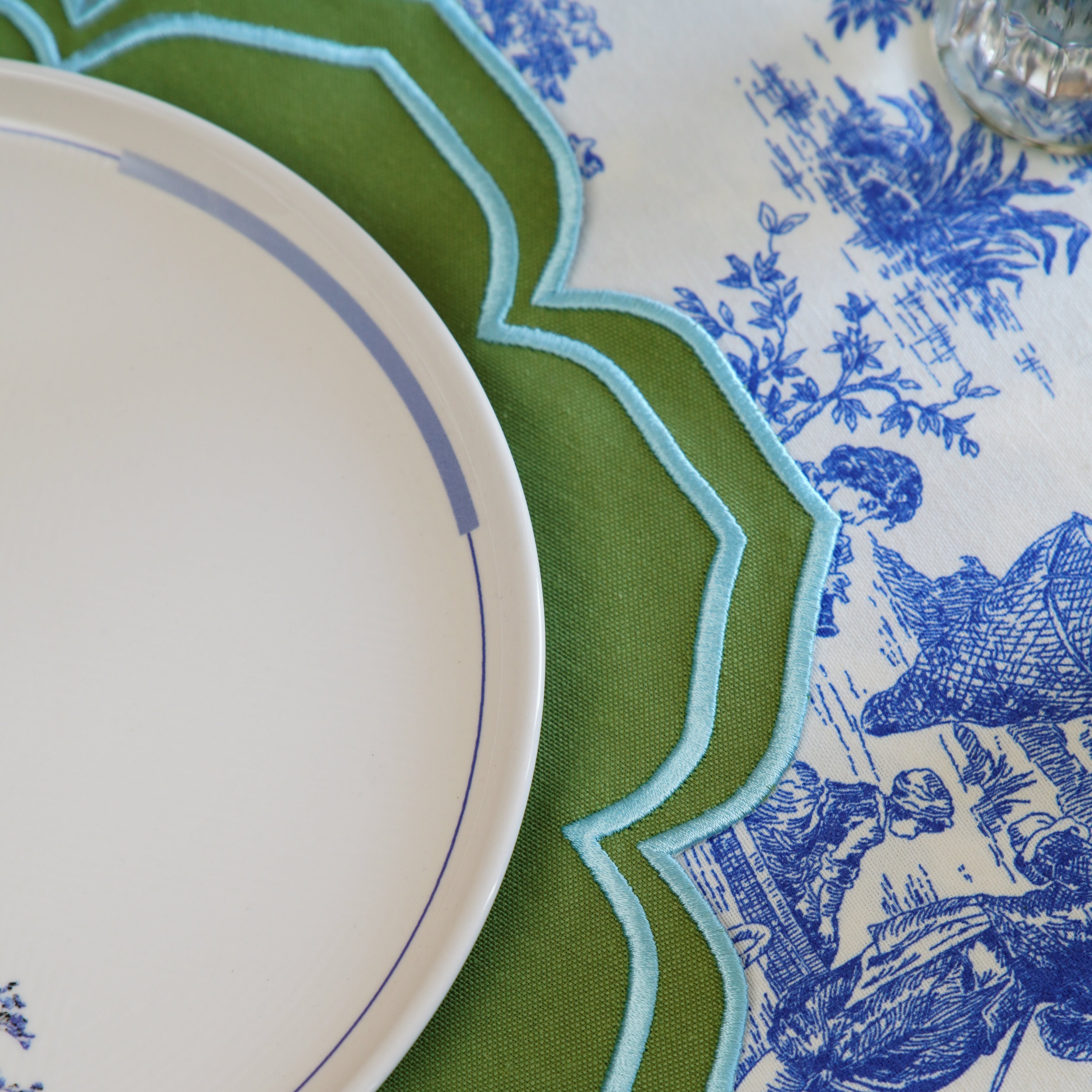 Lumera Green Round Fabric Placemat