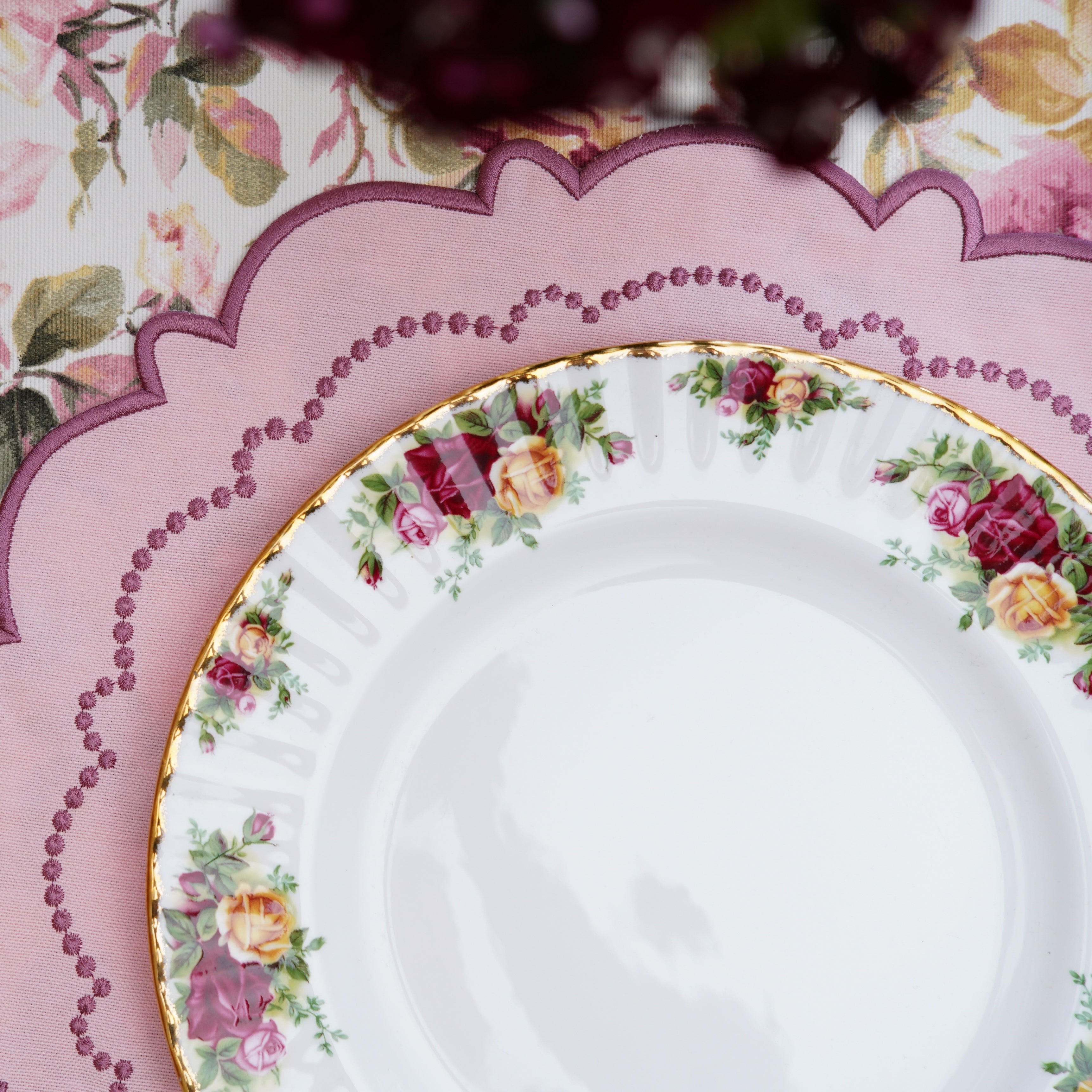 Harmony Light Pink Round Fabric Placemat